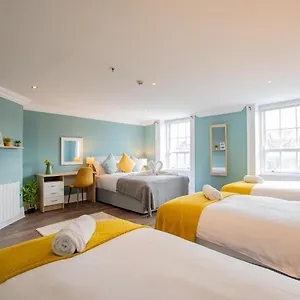  Holiday home The Yellow Door By Shortstays Ireland